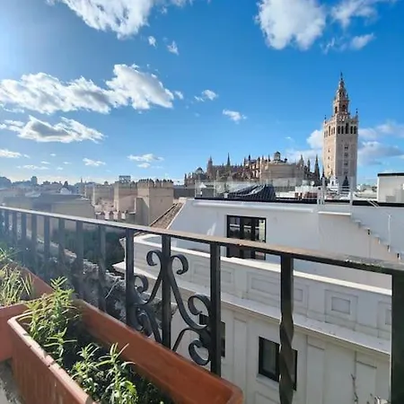 Lovely 1-Bedroom Loft With Terrace. Amazing View. Sevilla Buitenkant foto